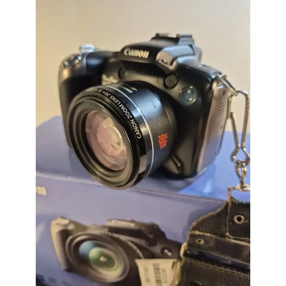 Canon PowerShot SX20 IS 12.1 MP Digital Camera Memory Card + Extras